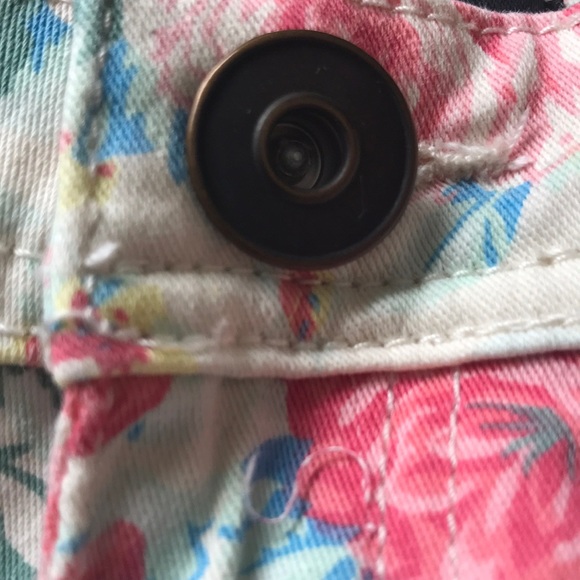 Vintage Y2K women’s low rise floral pattern shorts - Picture 8 of 9